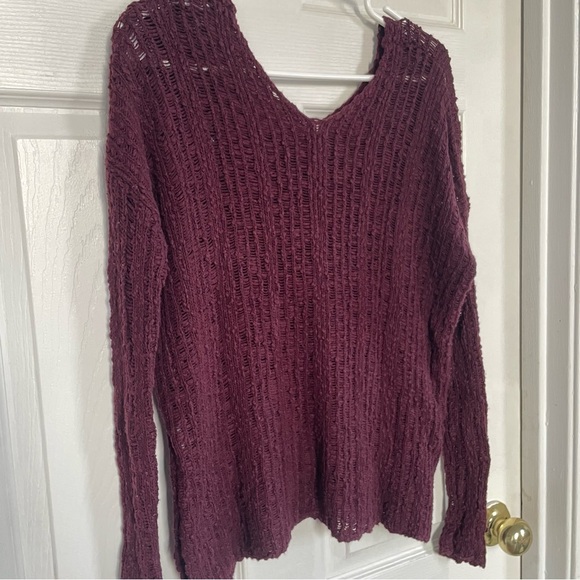 ⭐️(L) garage| burgundy v-neck knitted sweater - Picture 4 of 4